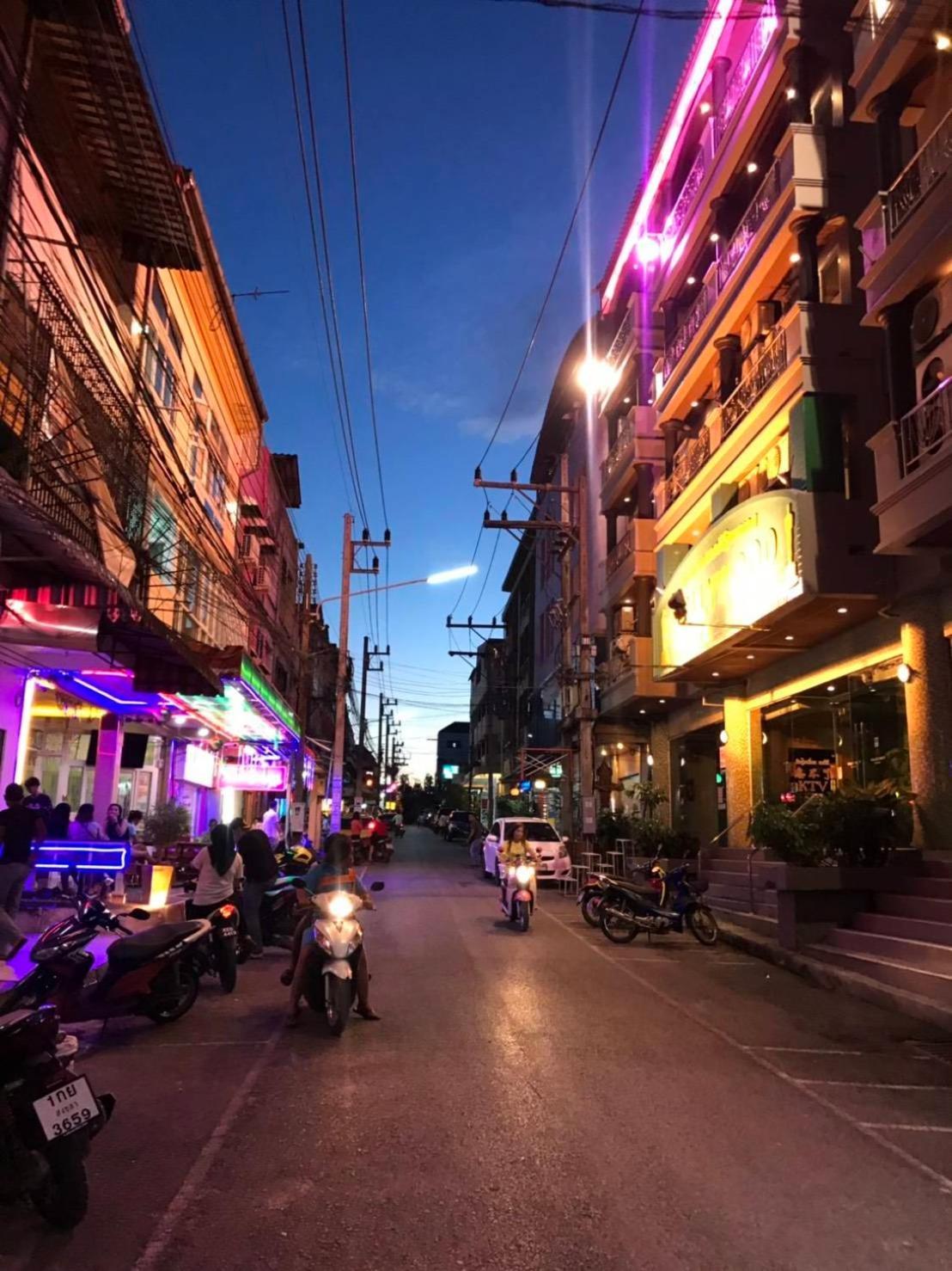 Hollywood Dannok Hotel Sadao ภายนอก รูปภาพ