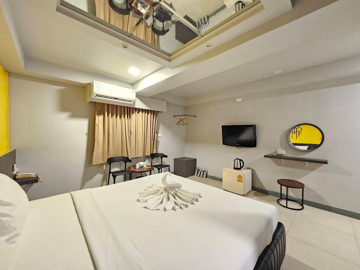 Hollywood Dannok Hotel Sadao ภายนอก รูปภาพ