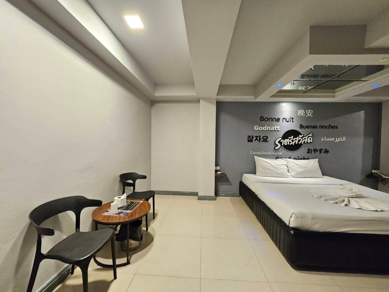 Hollywood Dannok Hotel Sadao ภายนอก รูปภาพ