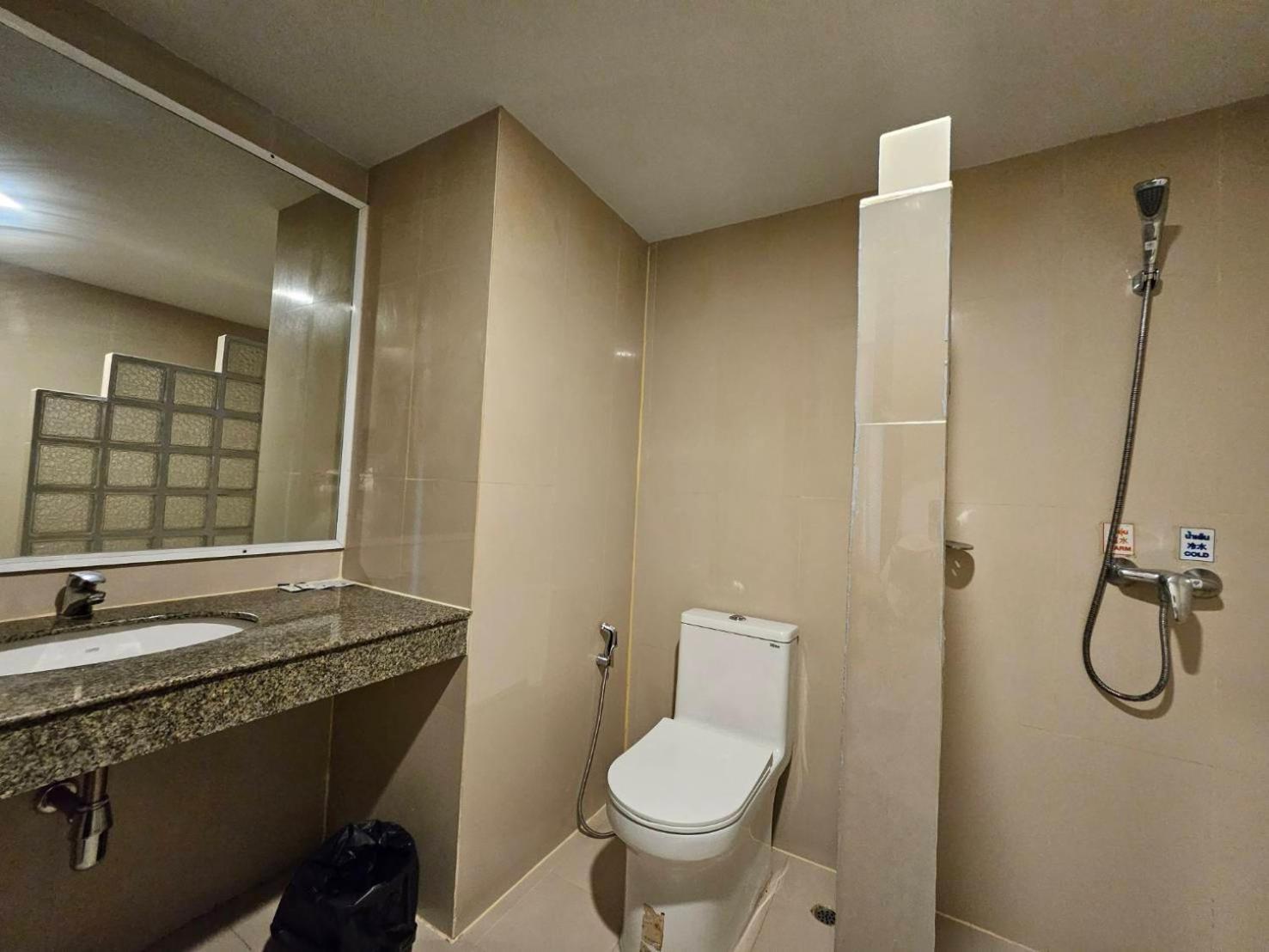 Hollywood Dannok Hotel Sadao ภายนอก รูปภาพ